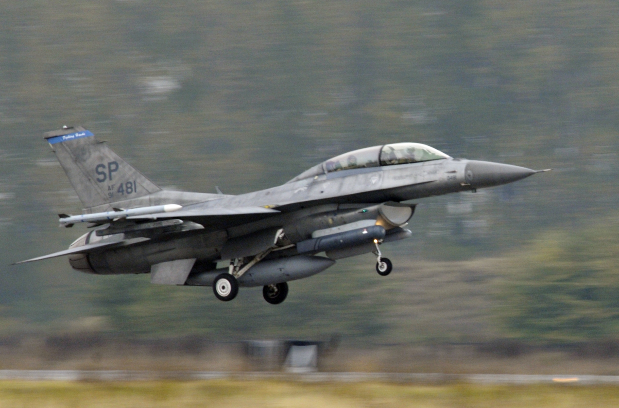 F-16D_480th_FS_taking_off_Bulgaria_2010.jpg