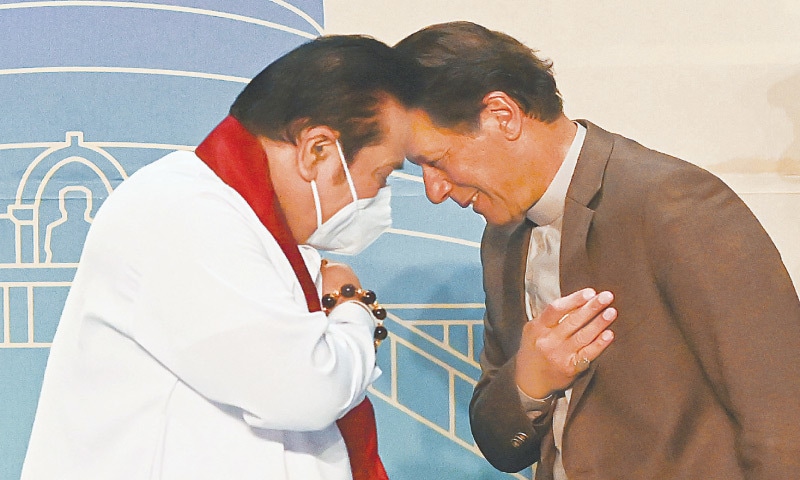 COLOMBO: With their hands on their hearts, Prime Ministers Imran Khan and Mahinda Rajapaksa are all smiles as they opt for a forehead bump amid Covid-19 SOPs during a press conference on Wednesday.—AFP