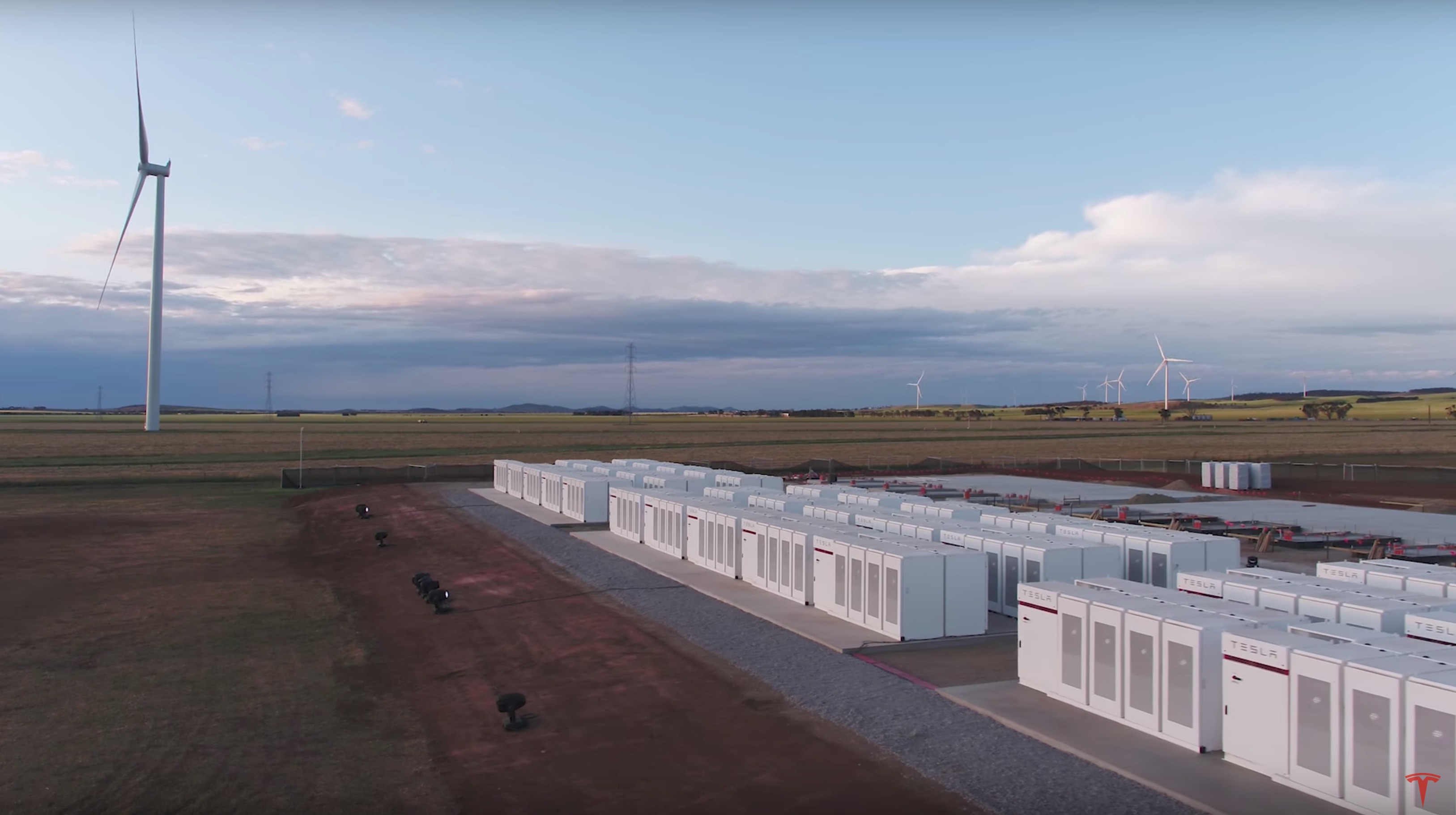 tesla-energy-powerpack-australia-wind-farm.jpg