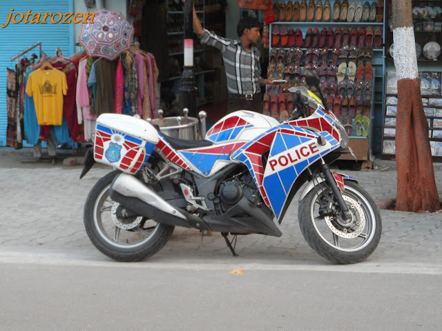 55+Distinctly+Colorful+Agra+Police+Motorcycle+Colors+&+People+of+India+2013-048.jpg