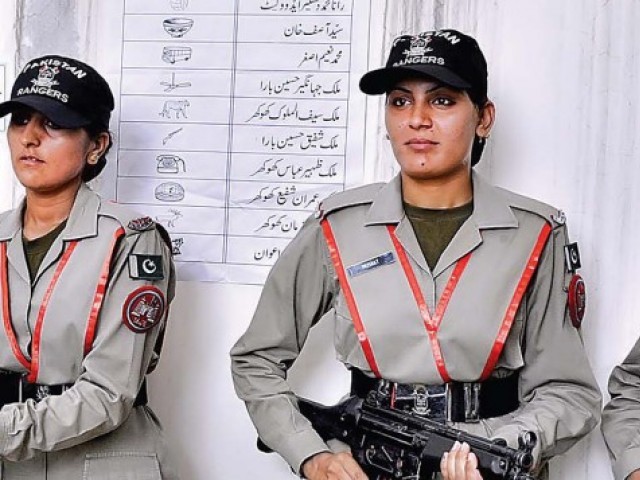 297346-Policewoman-1322193813-956-640x480.jpg