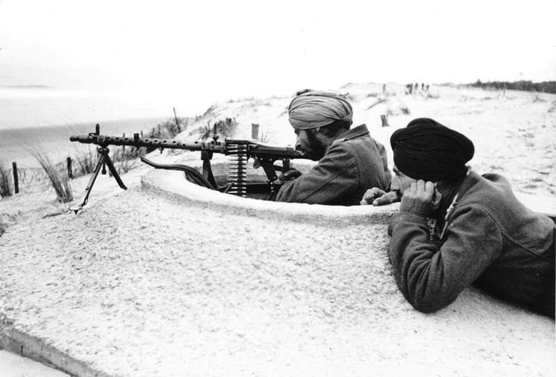 Bundesarchiv_Bild_101I-263-1580-05%2C_Atlantikwall%2C_Soldaten_der_Legion_%22Freies_Indien%22.jpg