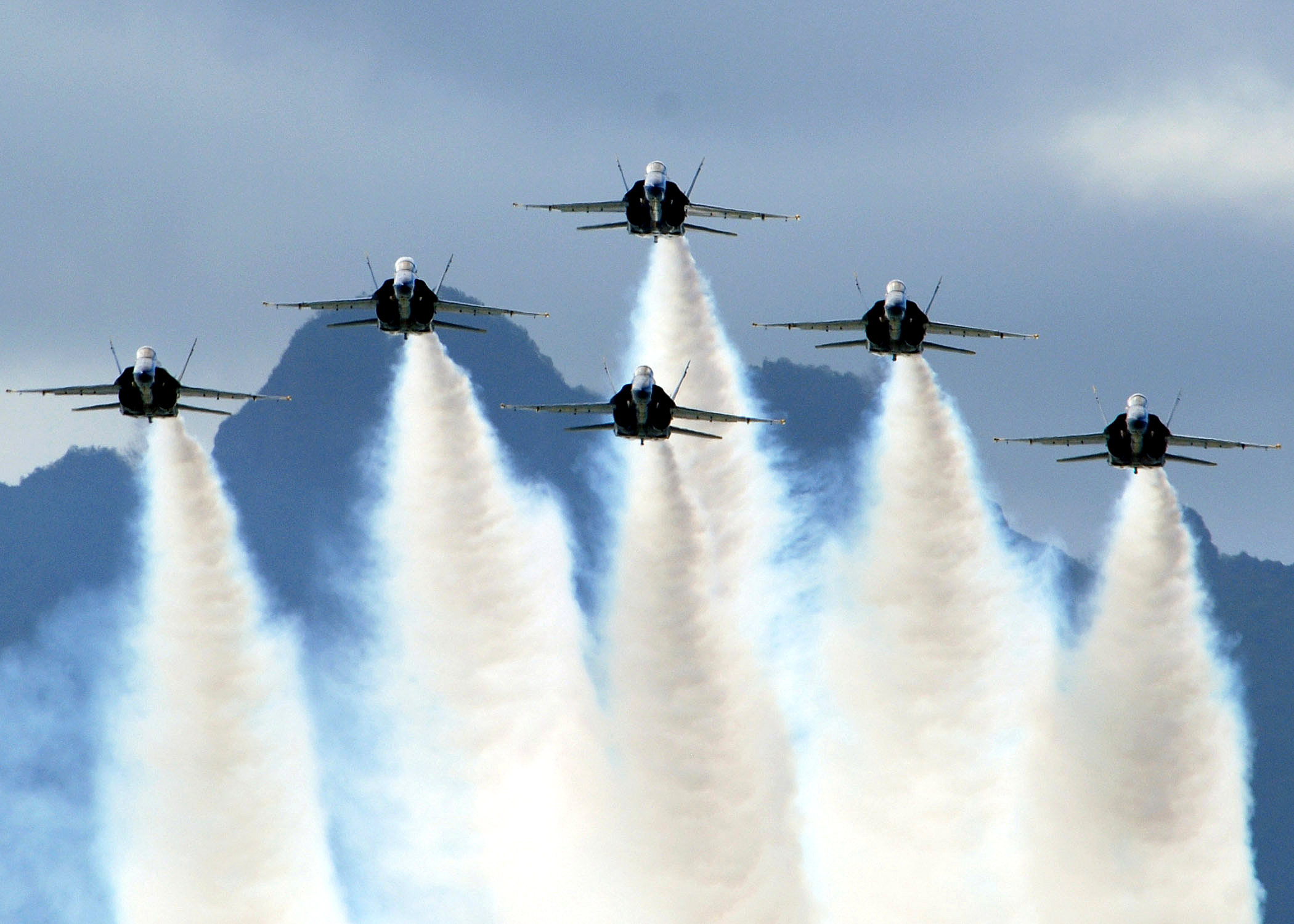 Blue_Angels_on_Delta_Formation.jpg