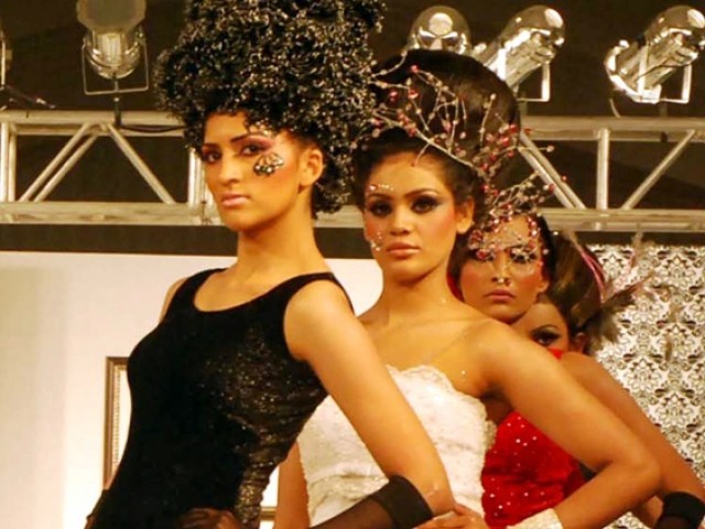 4-Lahore-Fashion-INP-640x480.jpg