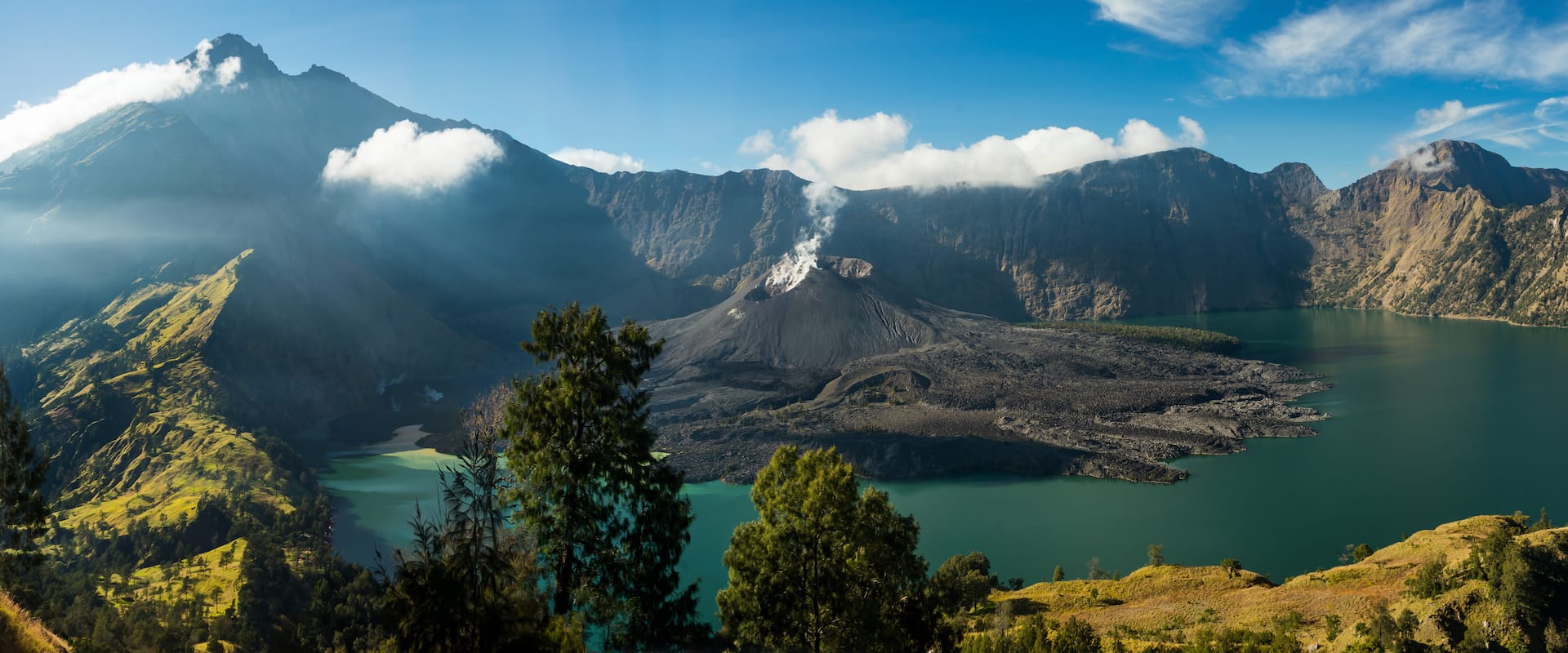 liveaboard-indonesia-lombok-volcano-xxl.jpg