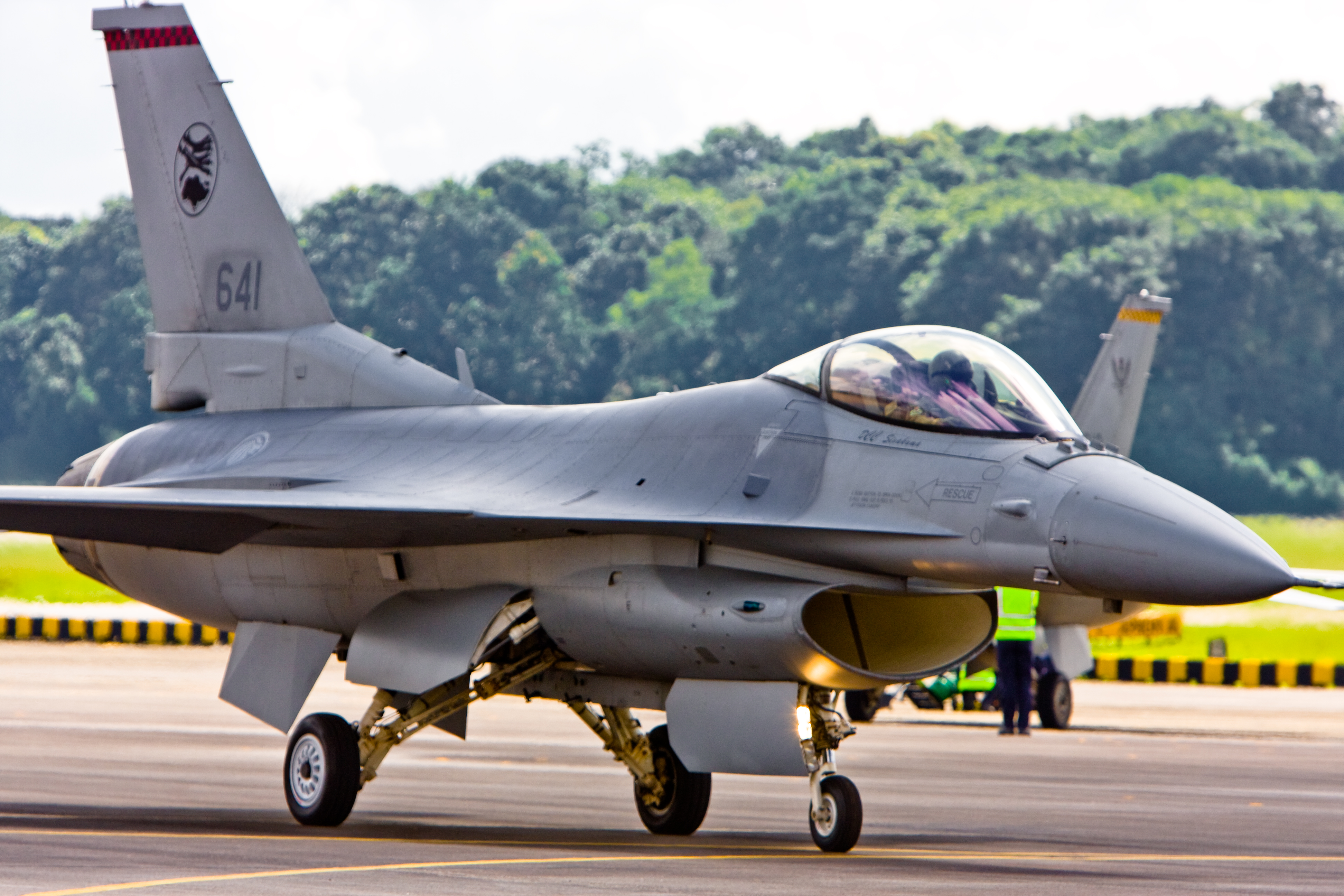RSAF_F-16_in_alert_fighter_taxi-ing.jpg