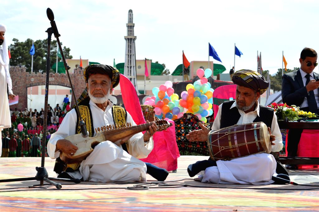 quetta-march-22-2015-xinhua-pakistani-musicians-282328.jpg