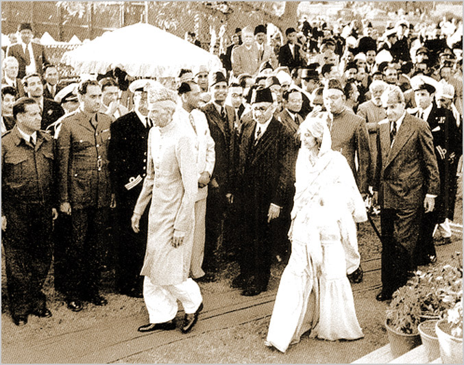 The-Founder-arrives-to-a-reception-at-Karachi.jpg