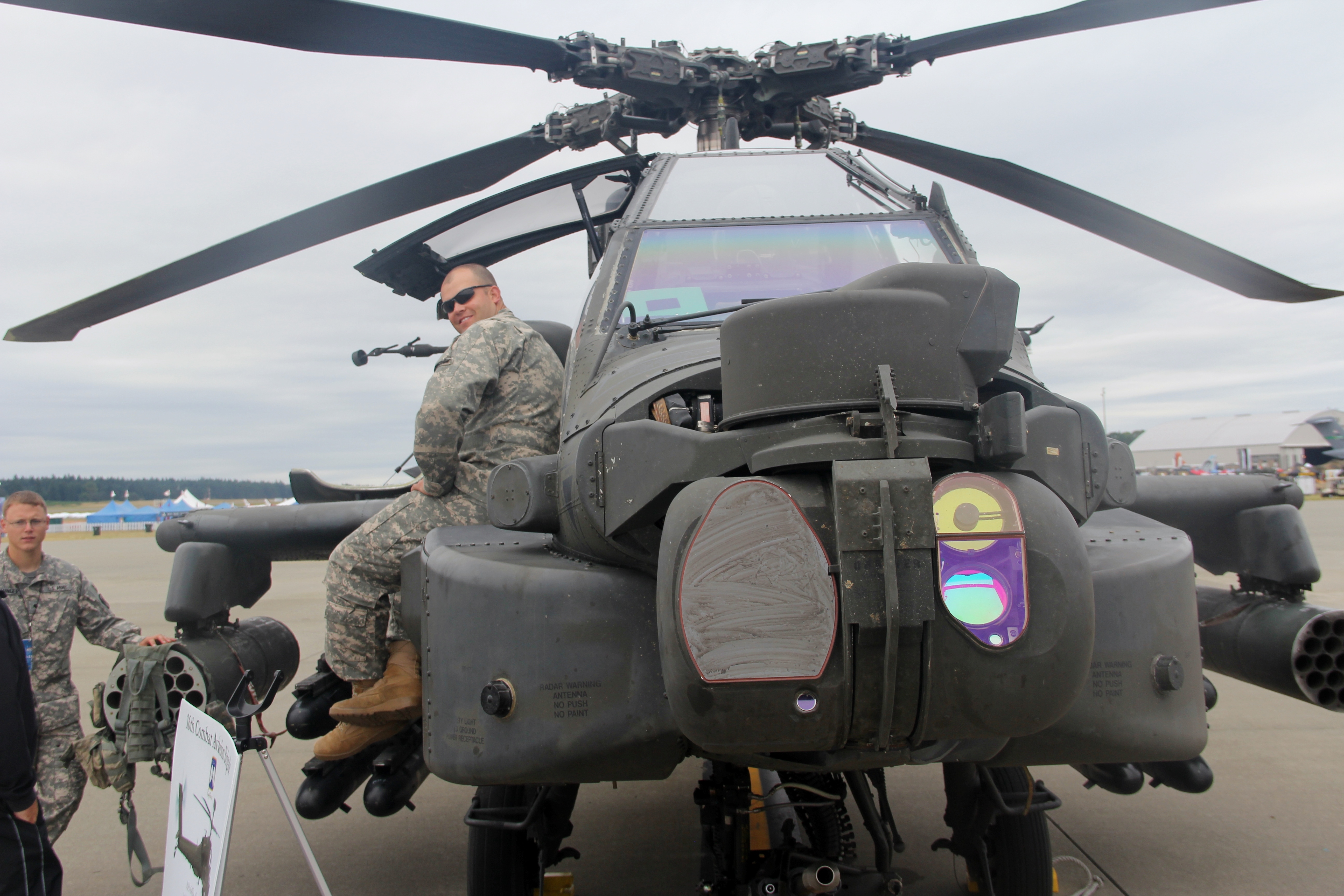 Boeing_AH-64_Apache_(7626958450).jpg