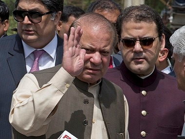 Nawaz-Sharif-waves_AP1.jpg