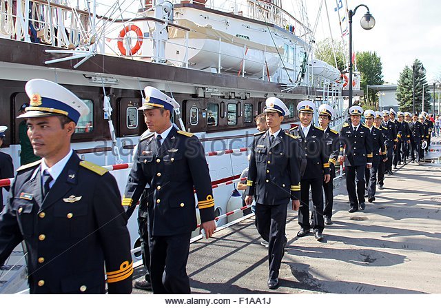 epa04901986-the-vietnamese-crew-of-the-modern-sailing-ship-le-quy-f1aa1j.jpg