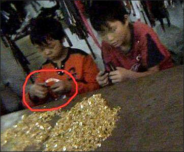 20111122-child_labor03%20china%20smack.jpg