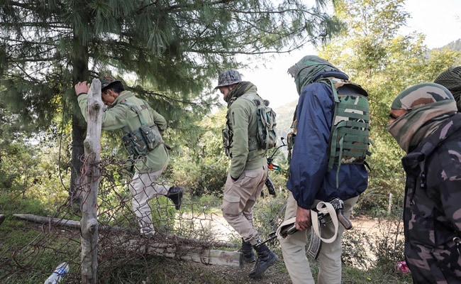 Pak Commandos' Hand Suspected In Deadly J&K Encounter, Say Sources' Hand Suspected In Deadly J&K Encounter, Say Sources