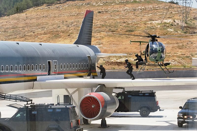 800px-Jordanian_Special_operators_give_a_demonstration_of_an_aircraft_takedown.JPG