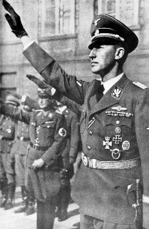 Heydrich%20salutes%20National%20Socialism.JPG