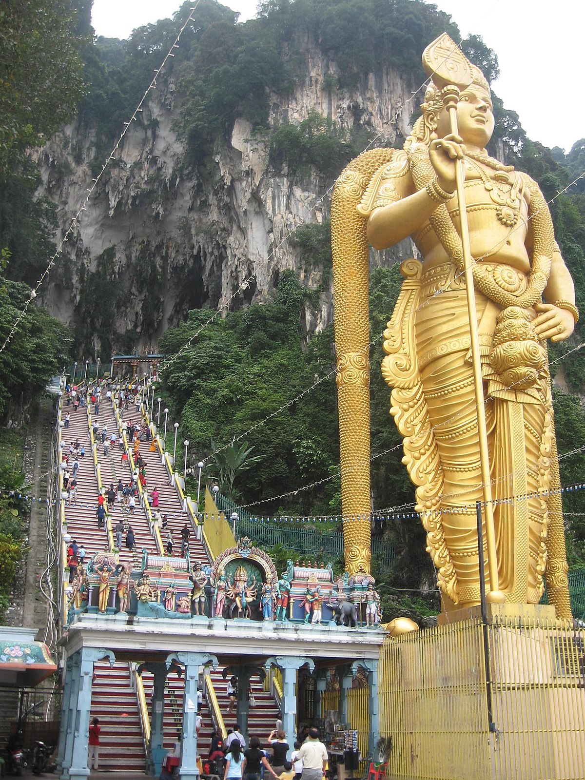 1200px-Batu_caves.jpg