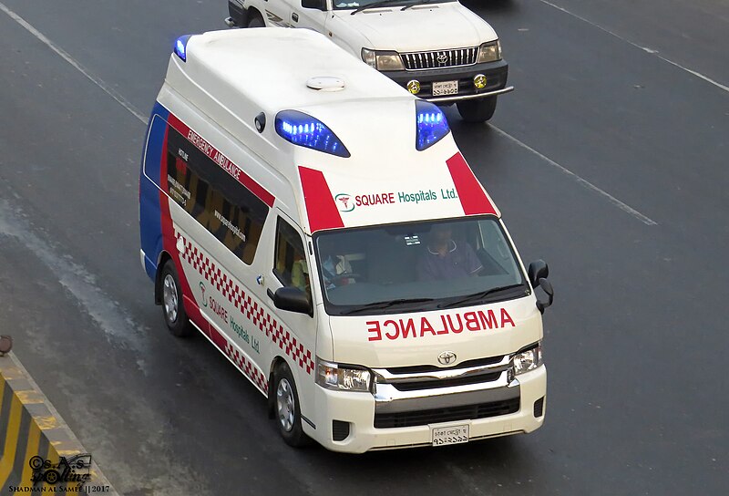 800px-Square_Hospitals_Toyota_Hiace_ambulance%2C_Bangladesh._(32083078986).jpg