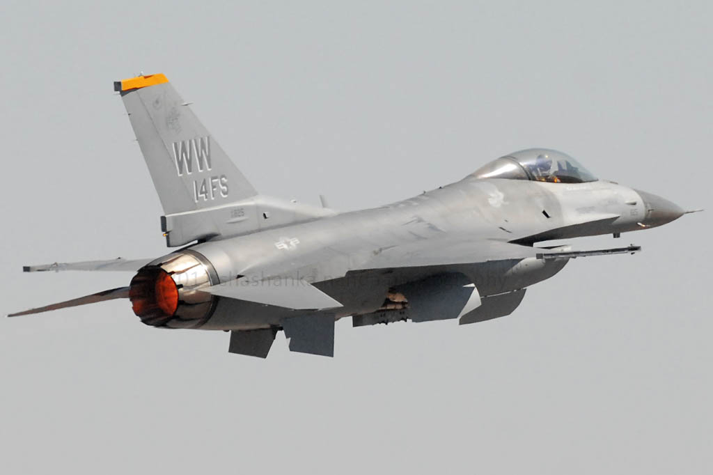 004-f16.jpg