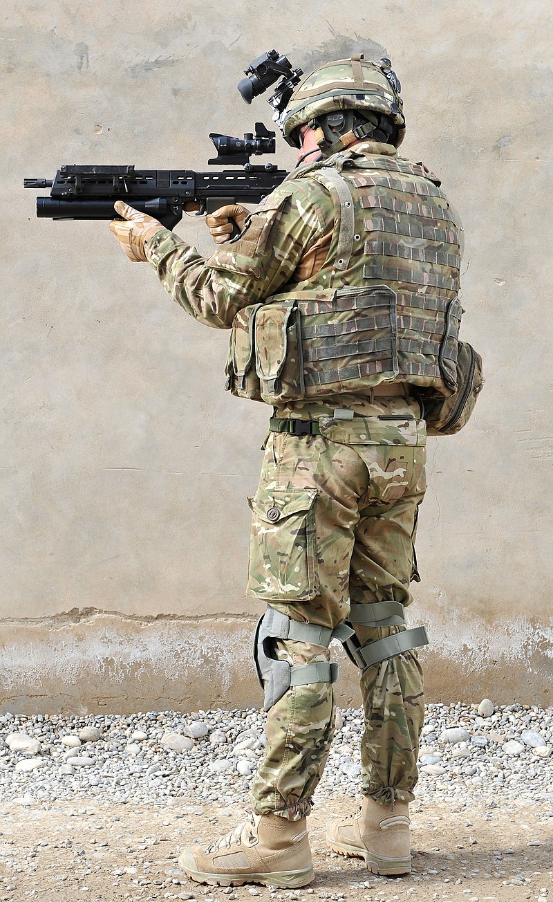 800px-British_Army_Soldier_in_Full_Kit_in_Afghanistan_MOD_45152581.jpg