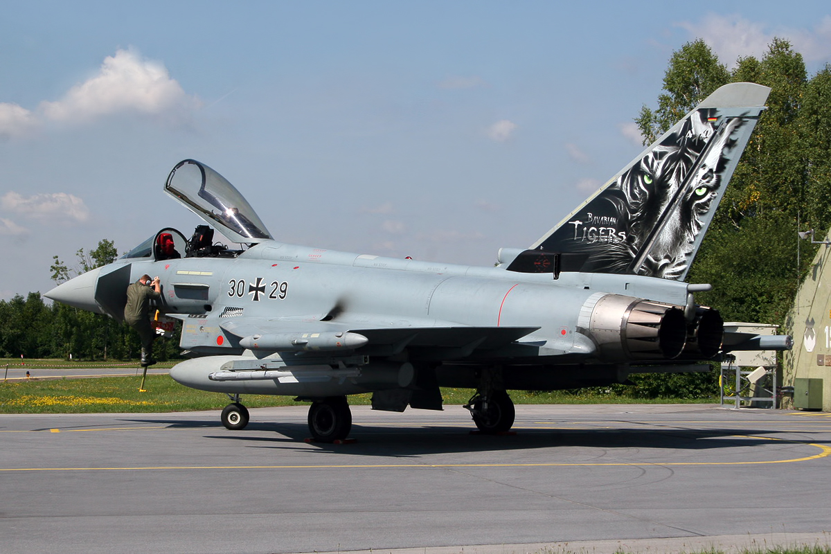 Eurofighter_Typhoon_S_Germany_Air_Force_%22Bavarian_Tigers%22_30-29_(9631658780).jpg