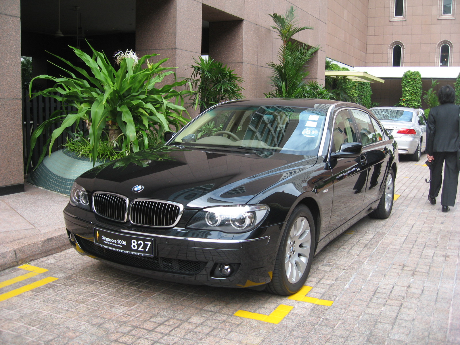 BMW_7_series_front,_S2006.JPG