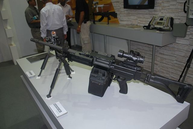 Israeli_Negev_NG7_LMG_Light_machine_gun_7-62mm_at_DefExpo_2012_defence_exhibition_New_Delhi_march_2012_001.jpg