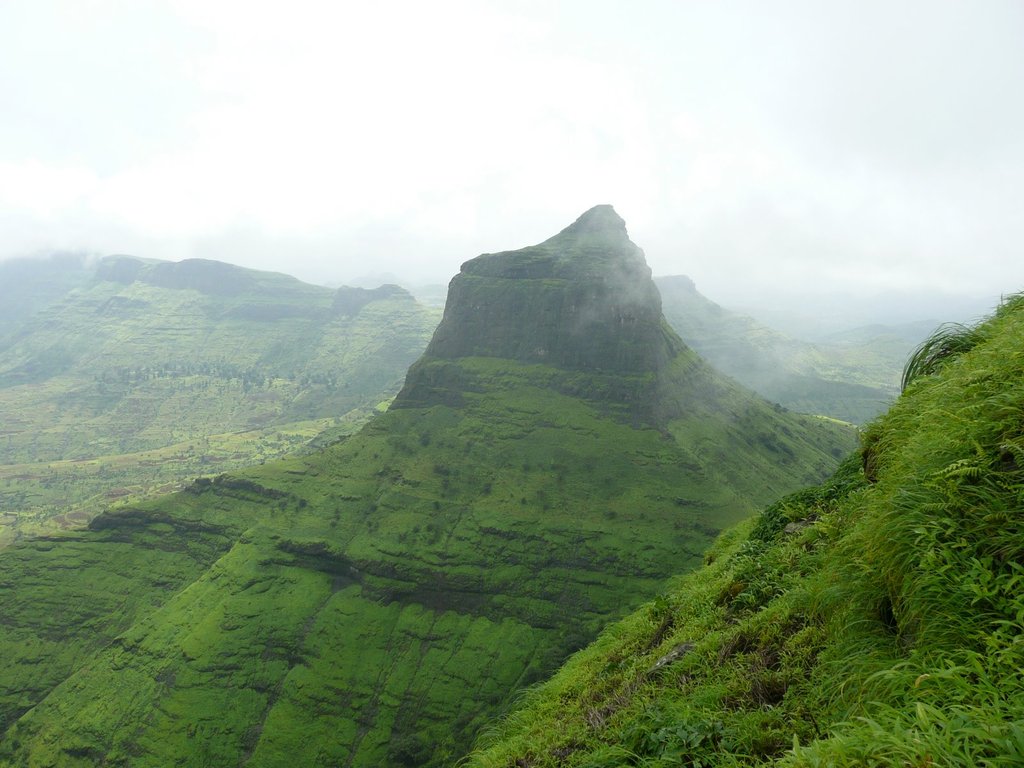 the-peak-of-salota-fort-nashik-maharashtra1.jpg