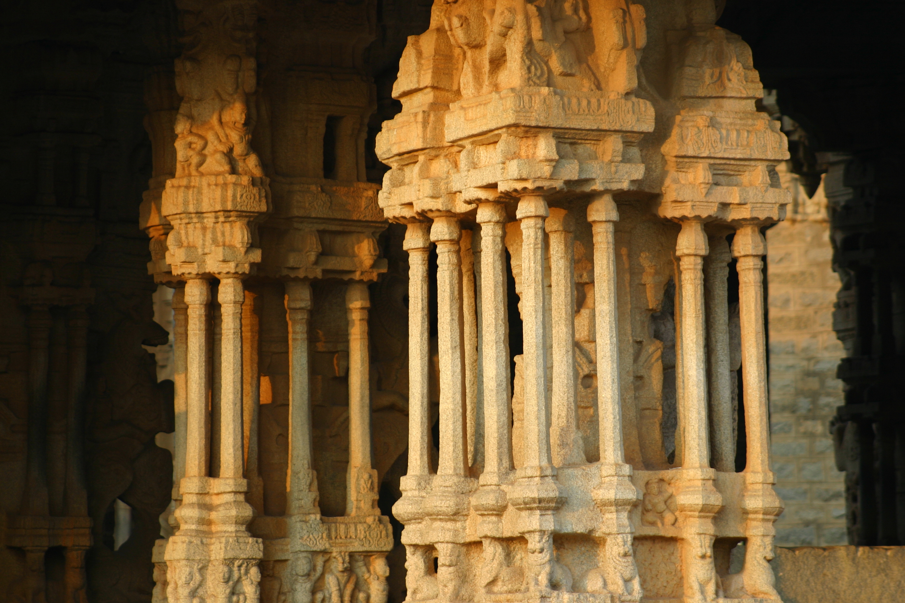 The_musical_pillars,_Vijaya_Vittala_Temple_Hampi.JPG