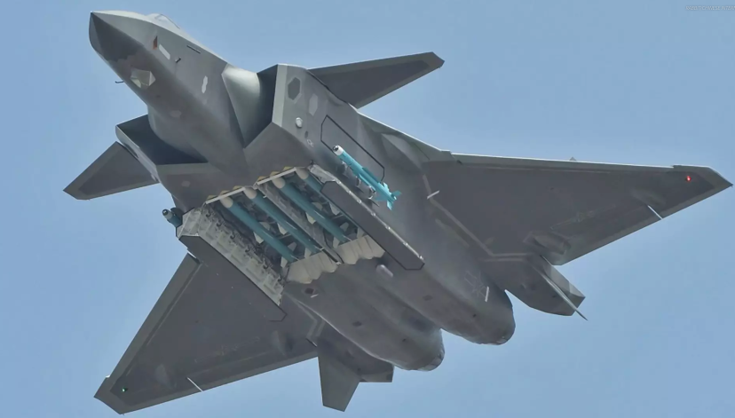 J-20-weapons-bay-.png