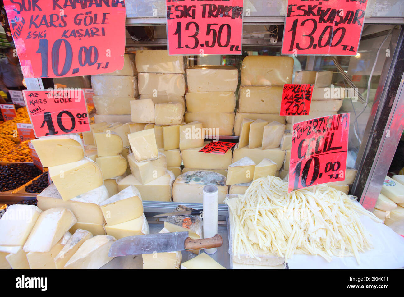 turkey-istanbul-spice-bazaar-spices-misir-carsisi-turkish-cheese-BKM011.jpg