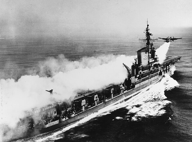 640px-Lockheed_P2V-3C_Neptune_takes_off_from_USS_Franklin_D._Roosevelt_%28CVB-42%29_on_2_July_1951_%2880-G-629296%29.jpg