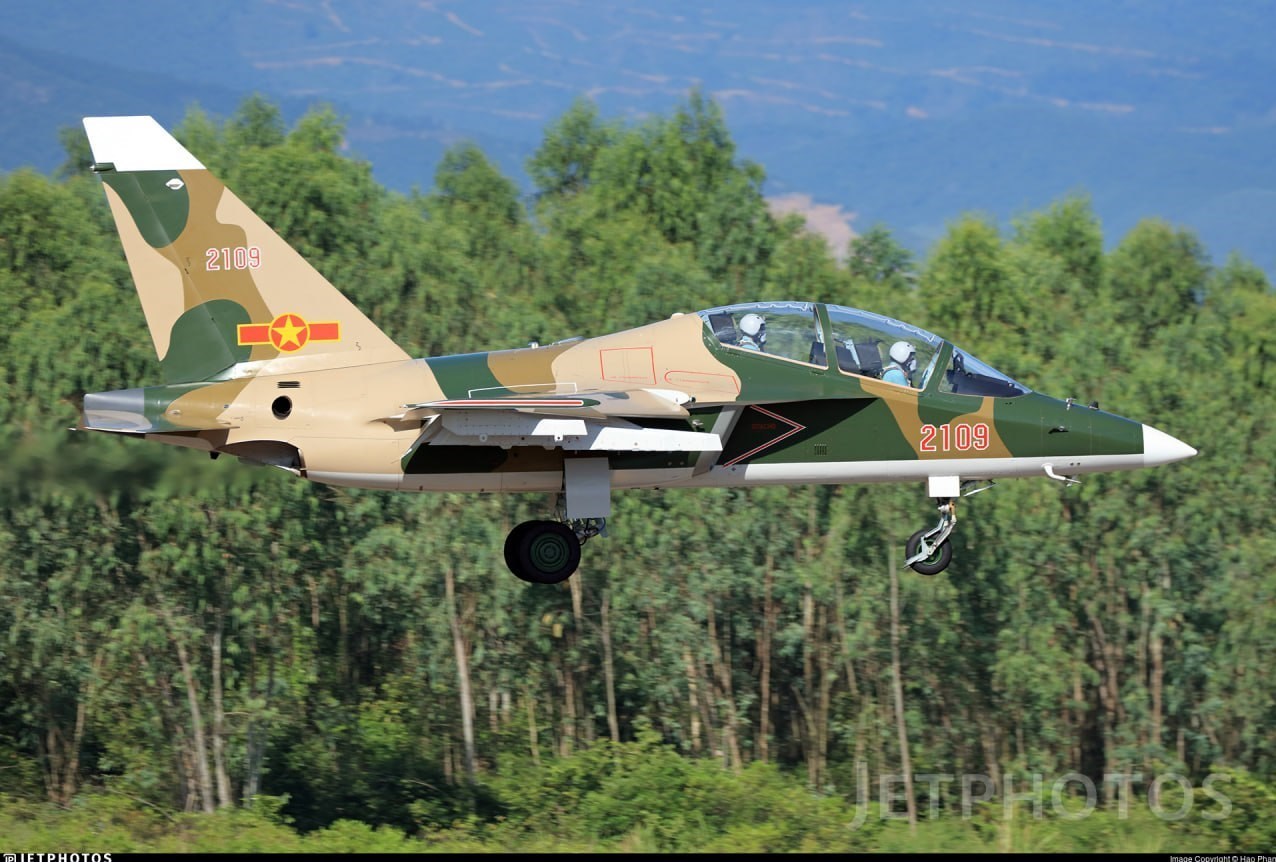 Yak 130 fighter, Aja  Army |  Army of the Islamic Republic of Iran, Air Force  Army Air Force  Nahaja, Iranian fighters, Sukhoi 35, General Staff of the Armed Forces of the Islamic Republic of Iran, Ministry of Defense and Support of the Armed Forces of the Islamic Republic of Iran.