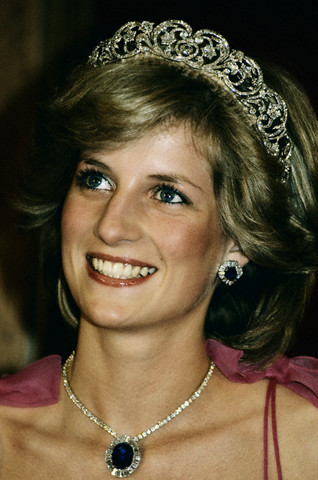 how-beautiful-princess-diana-22101883-318-480.jpg