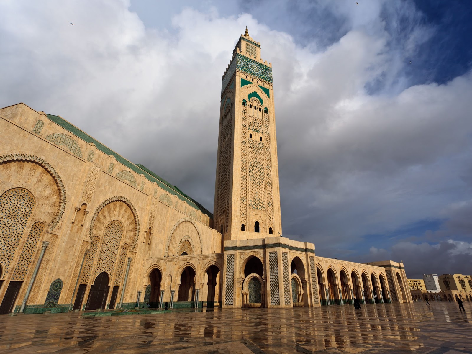 Hassan-Ii-Mosque-Casablanca-Morocco.jpg