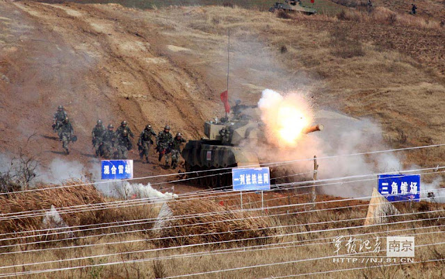 PLA%2Bconducts%2Bactual-troop%2Bconfrontation%2Btraining%2Bat%2Bthe%2BSanjie%2BTraining%2BBase%2Bof%2Bthe%2BNanjing%2BMilitary%2BArea%2BCommand%2B%2528MAC%2529%2Bon%2BNov%2B%2B27%2B2012%2B9.jpg