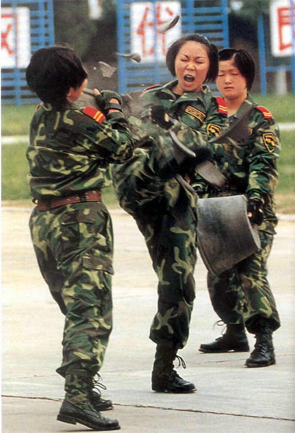 chinese_army_girls_05.jpg