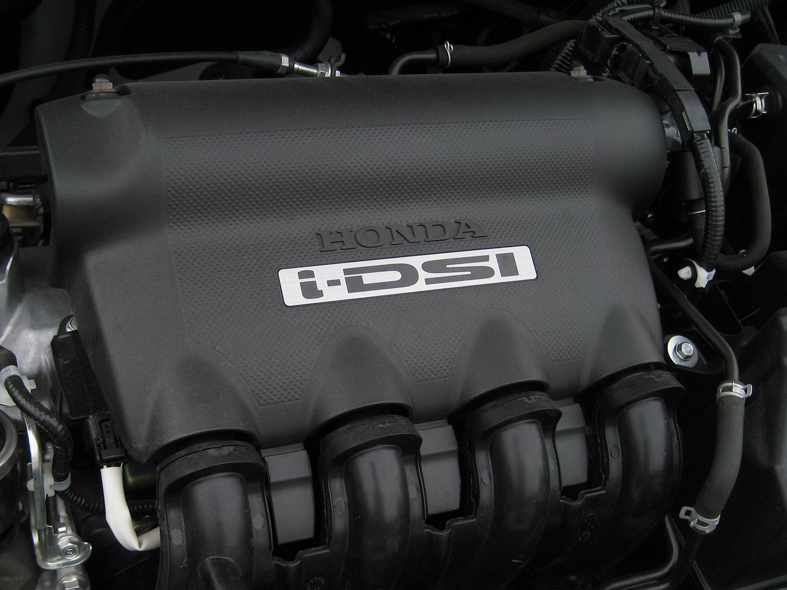 Honda_Fit_L13A_i-DSI_engine.jpg