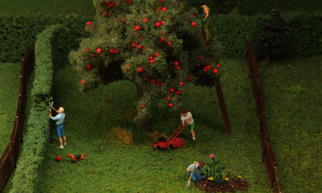 Toy-gardeners-001.jpg