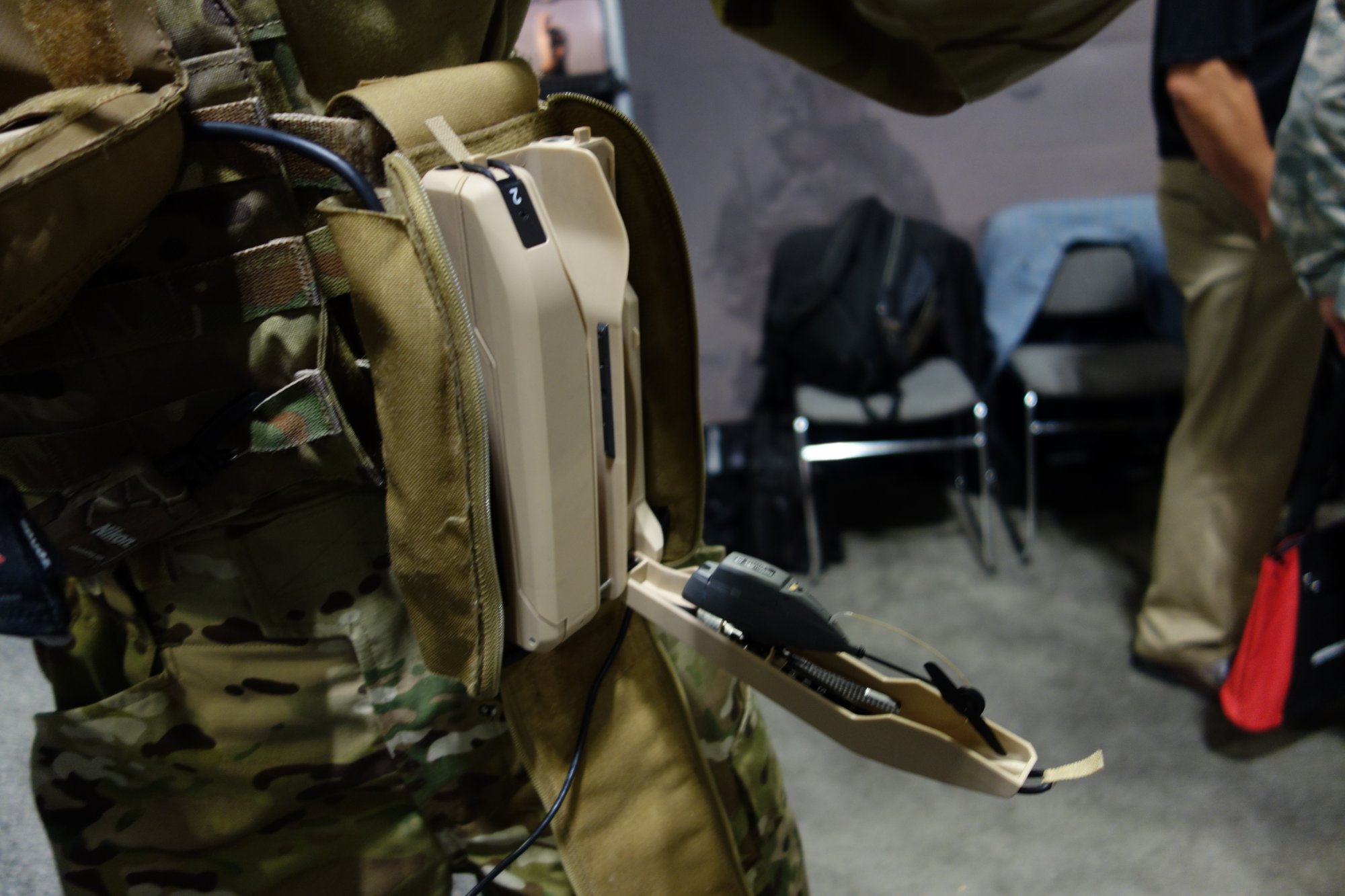 Proxdynamics_PD-100_Black_Hornet_Soldierborne_Sensor_Nano_UAS_UAV_Drone_Aircraft_Micro_Helo_Helicopter_Drone_for_Cargo_Pocket_ISR_Capability_SOFIC_2015_David_Crane_DefenseReview.com_DR_12.jpg