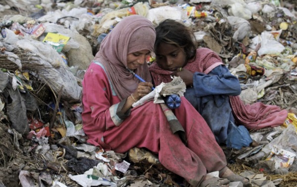 Poverty-In-Pakistan.jpg