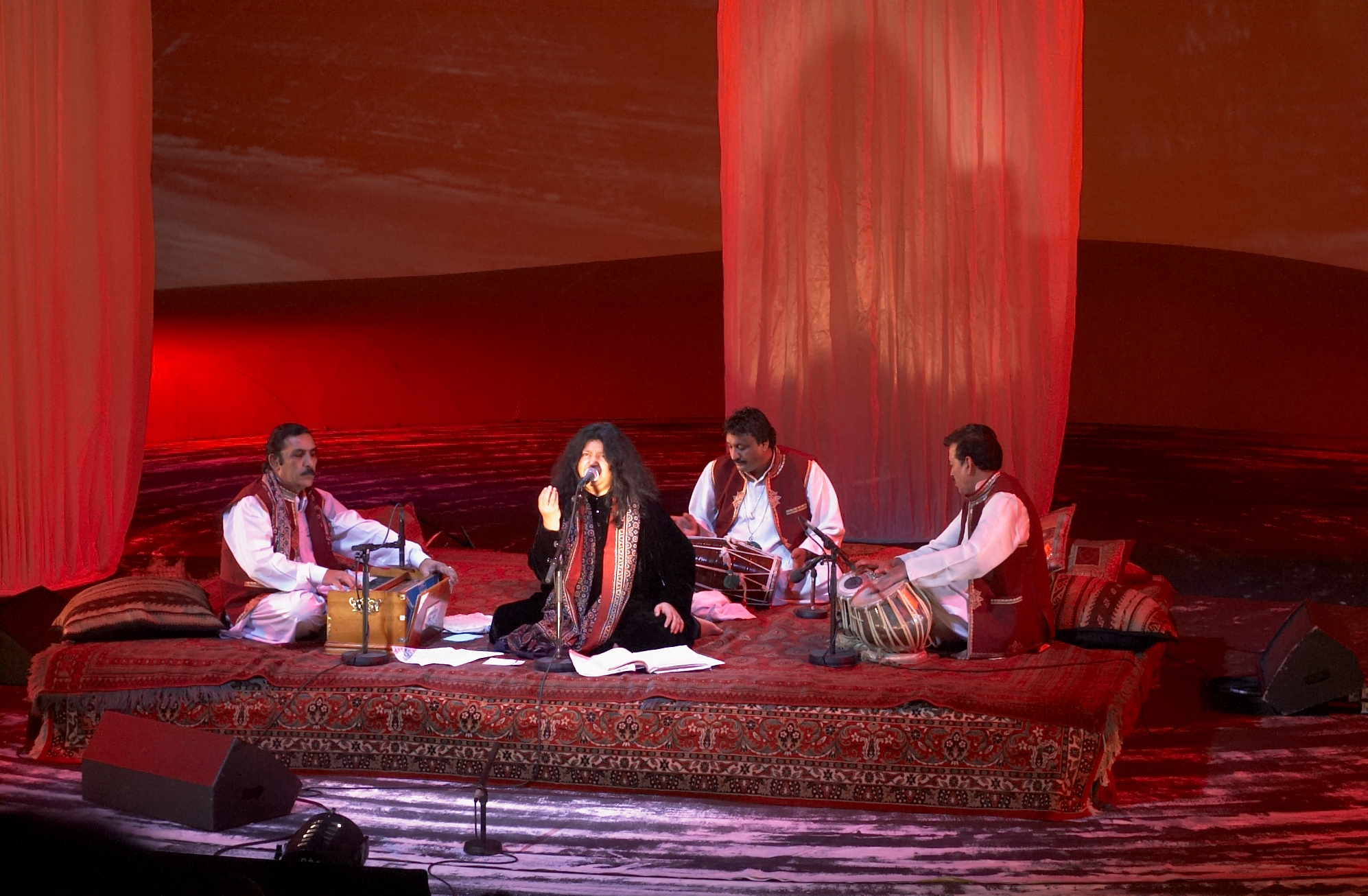 Abida_Parveen_concert_1.jpg