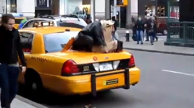 muslim-praying-on-cab.jpg