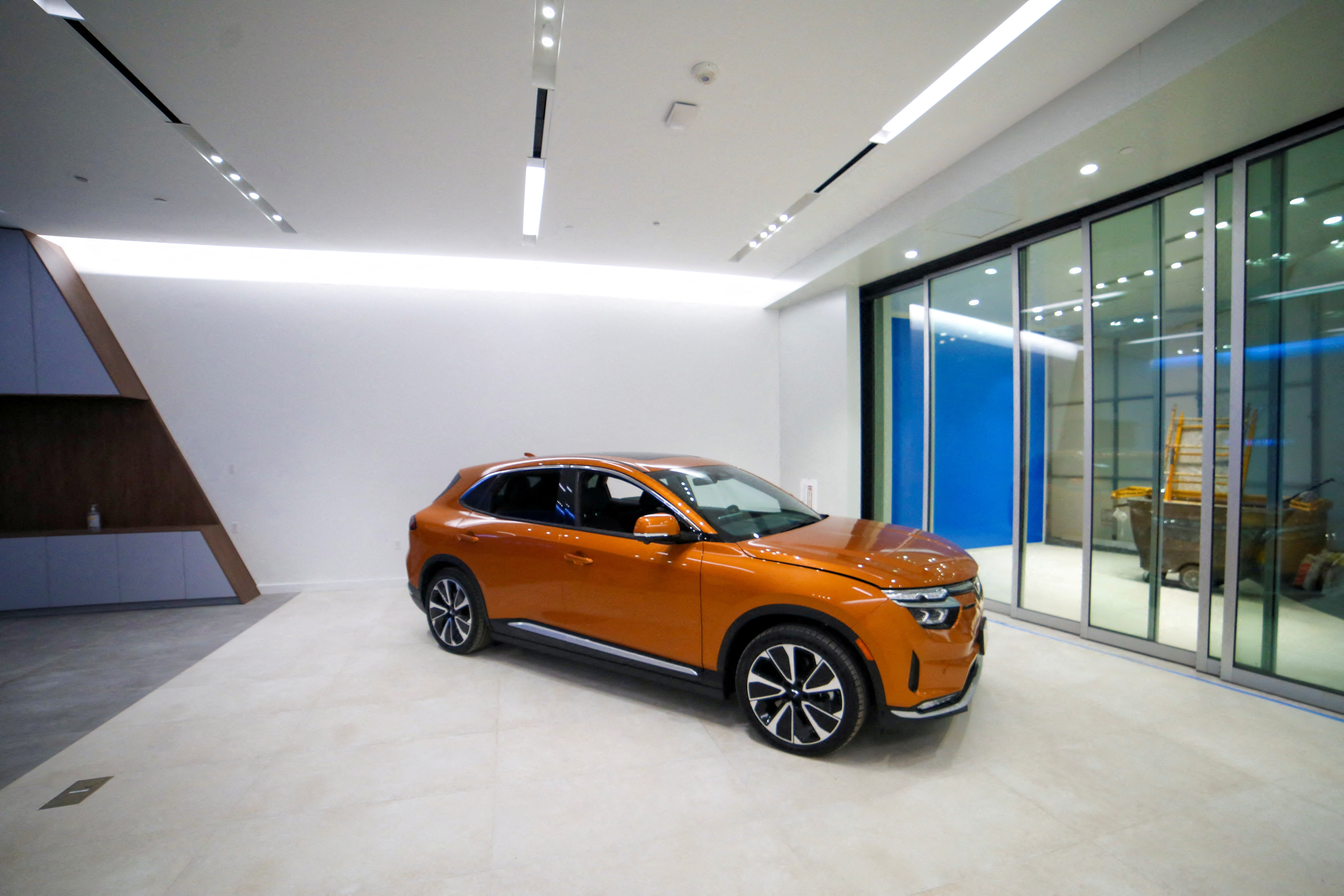 Fast electric vehicle (EV) maker prepares to open a store in California