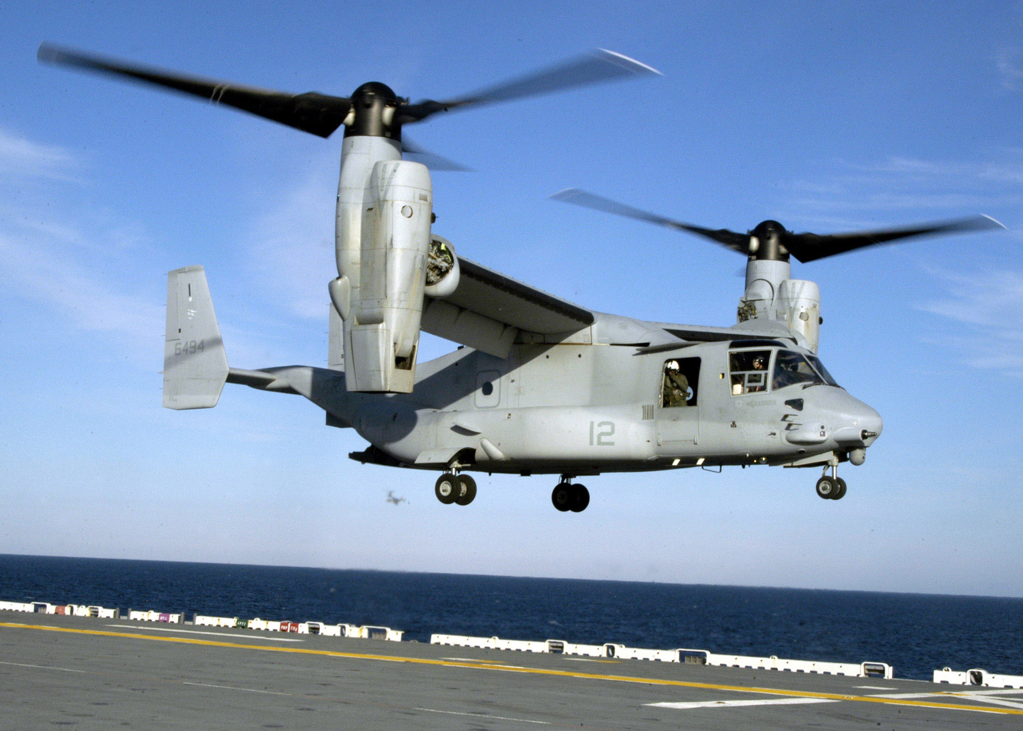US_Navy_061206-N-0458E-076_A_U.S._Marine_Corps_V-22_Osprey_helicopter_practices_touch_and_go_landings_on_the_flight_deck_of_the_multipurpose_amphibious_assault_ship_USS_Wasp_%28LHD_1%29.jpg