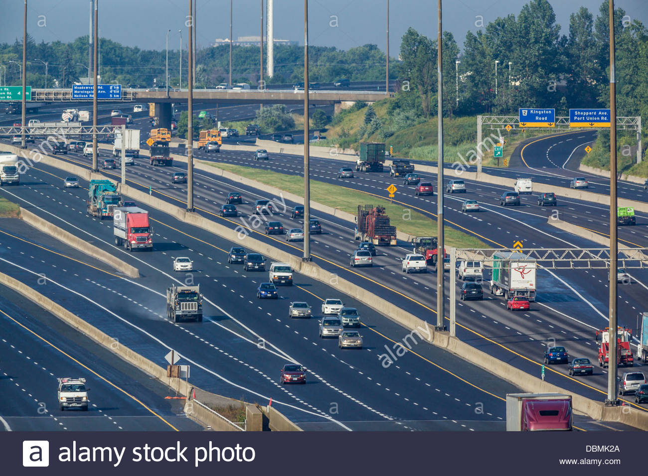 highway-401-or-macdonald-cartier-freeway-the-busiest-highway-in-north-DBMK2A.jpg