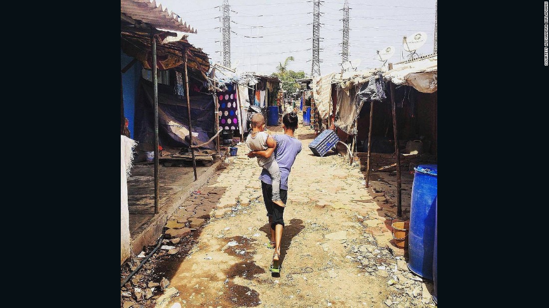 150819125226-mumbai-wadala-slum-instagram-super-169.jpg