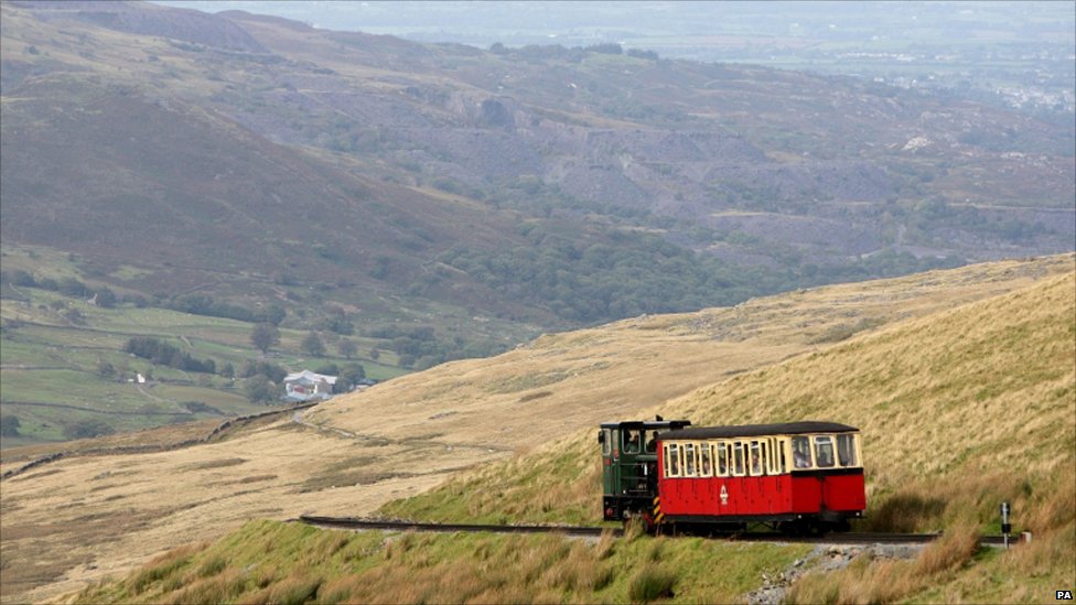 _56457704_snowdonrailwaypa976549.jpg