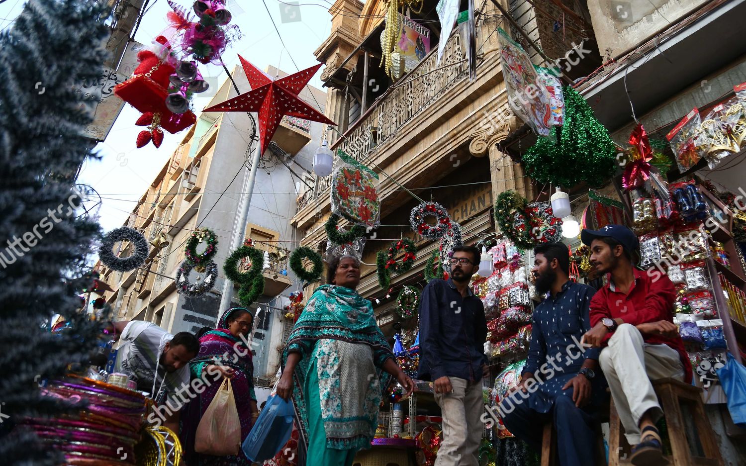 christmas-shopping-in-pakistan-karachi-shutterstock-editorial-10018491a.jpg