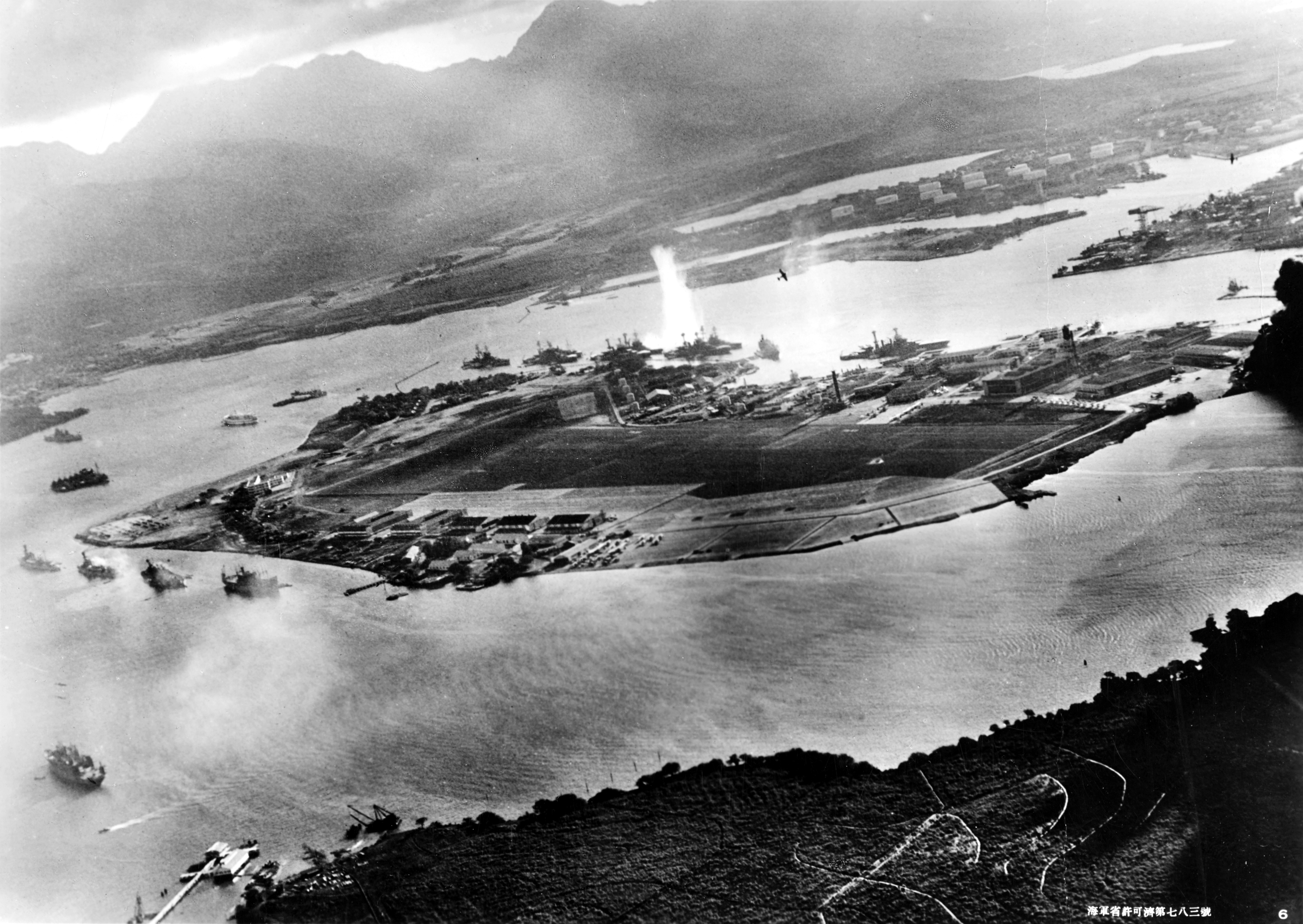 Attack_on_Pearl_Harbor_Japanese_planes_view.jpg