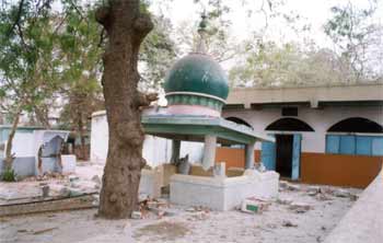 54riot-gujarat-ahd-masjid3.jpg